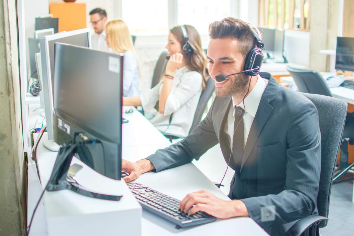 call center people | Ways A Predictive Dialer Can Increase Your Business | predictive dialing