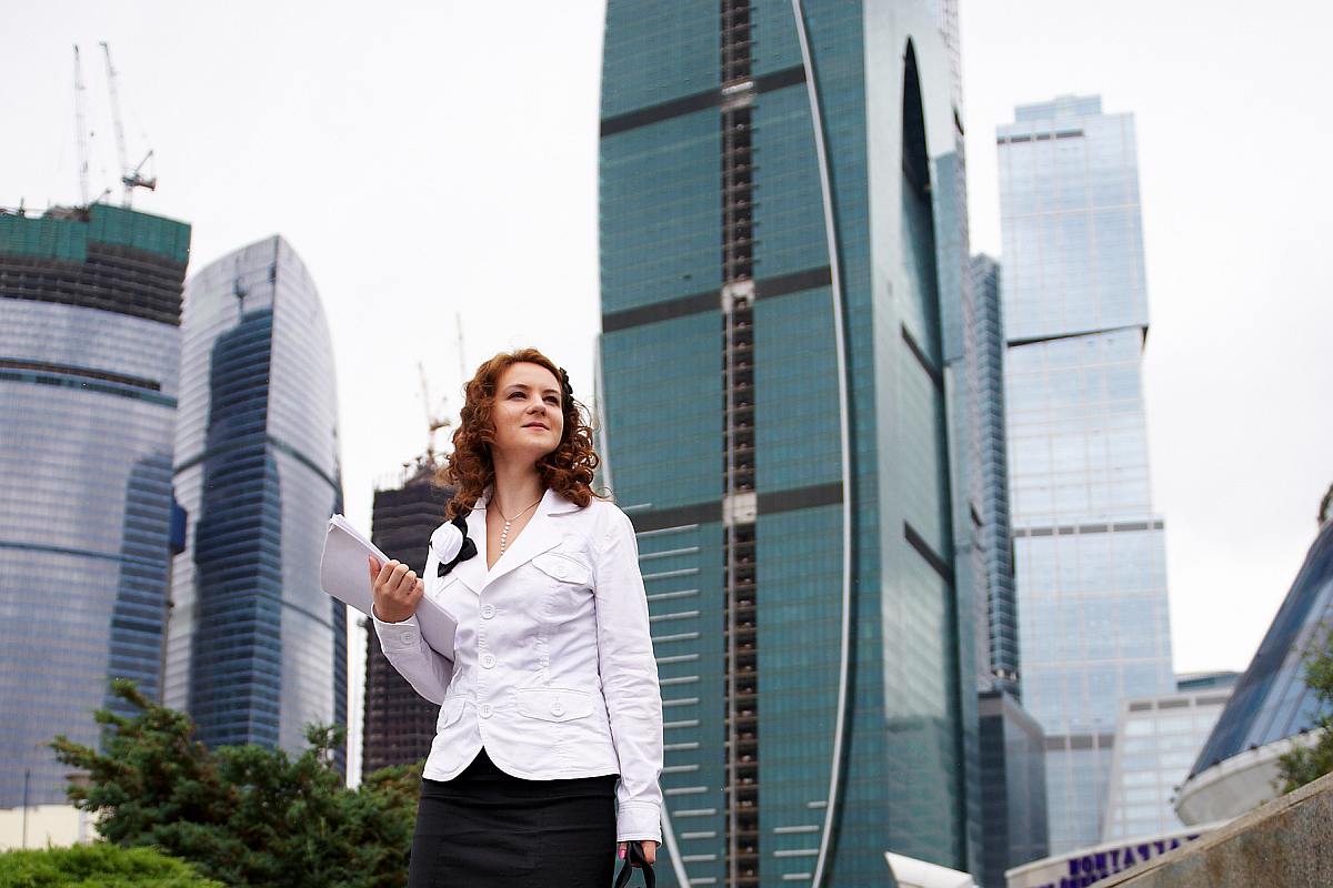 Young businesswoman walking | How to Create a Winning Culture
